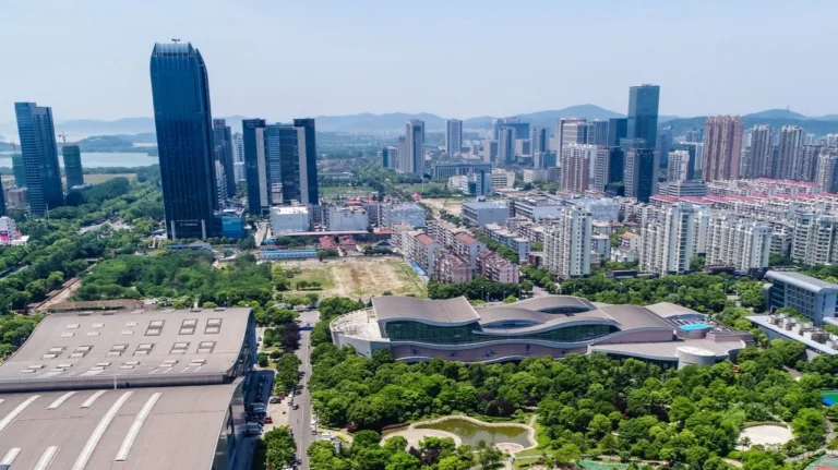 Smart Buildings, Real Savings: Retrofitting Commercial Properties for Operational and ESG Returns